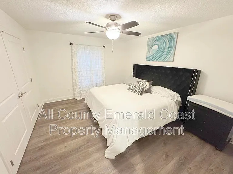 481 Kelly St — Photo 30