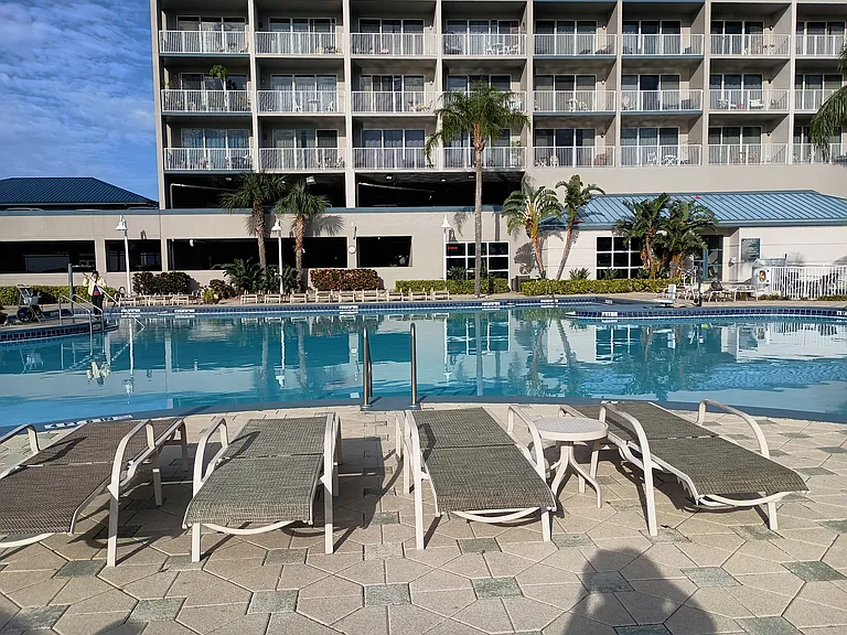 Large pool with seating