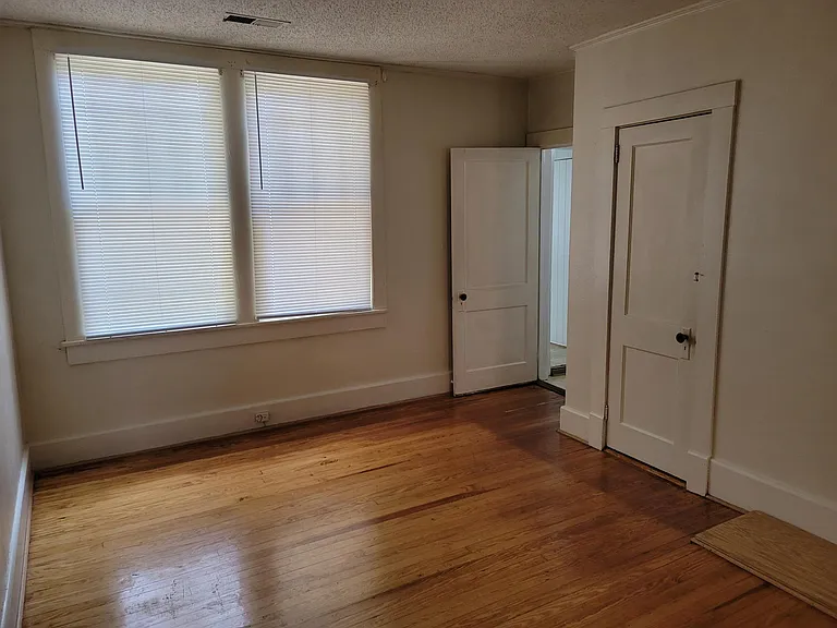 448 W Railroad Ave — Photo 6