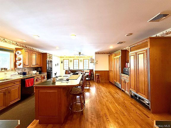 3rd image of 912-918 Hollow Road