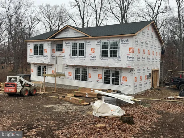 2 Anchor Dr, Inwood, WV 25428