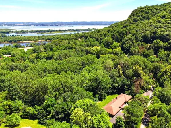 47060 Queens Cove Cir, La Crescent, MN 55947