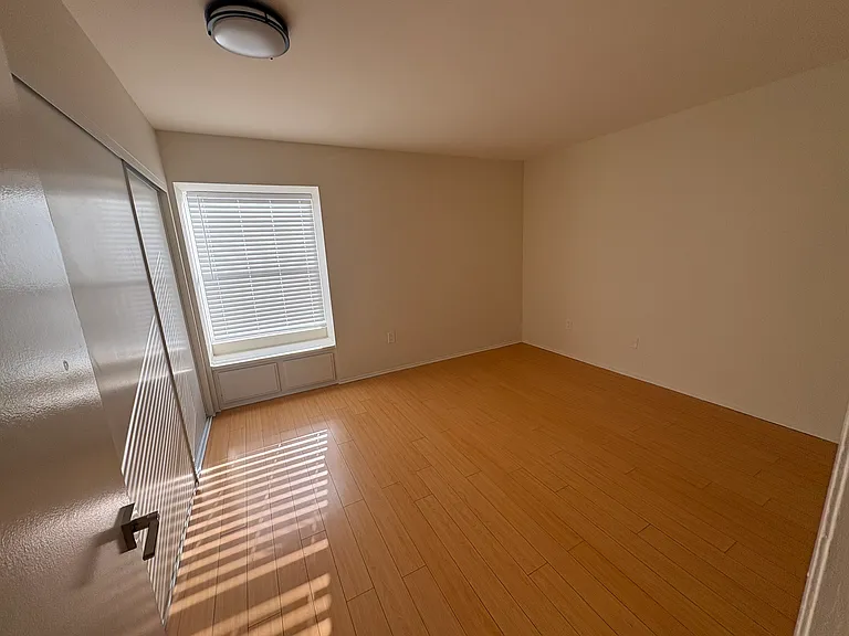15113 Saticoy St #6 — Photo 8