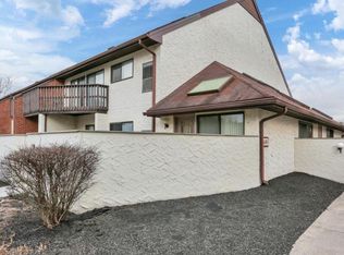 680 Geneva Dr APT 8, Mechanicsburg, PA 17055