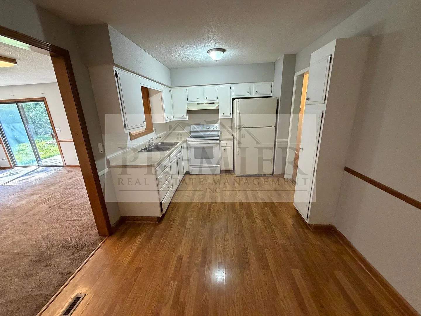 3 bd / 2 ba 9909 Oakley Ave, Kansas City, MO- finished basement - Rent $1475 — Photo 4