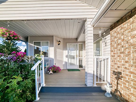 3rd image of 111 Lakeside Pl