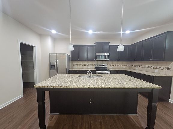 5th image of 5150 Amberland Sq