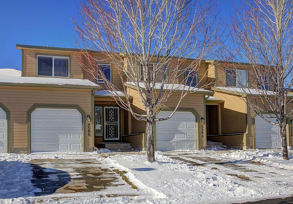 Spacious Townhome with Views