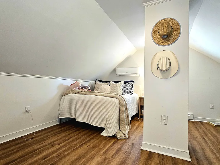 1403 Roxbury Rd — Photo 16