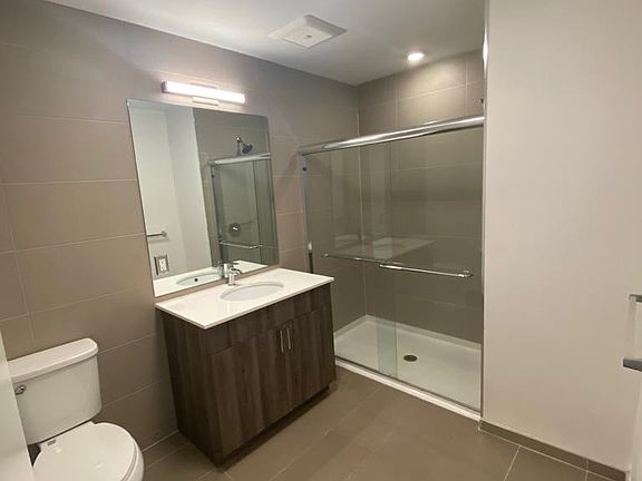 4th image of 475 William St Unit 304