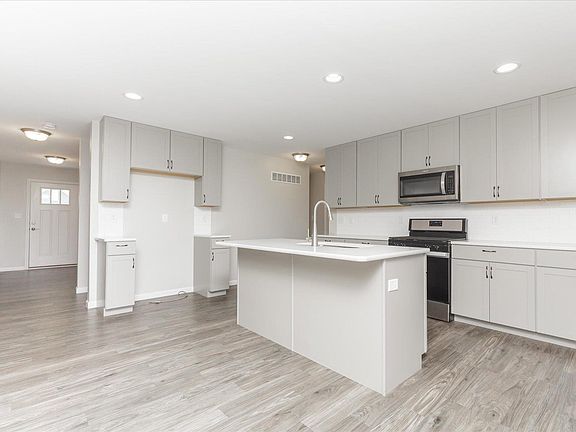 3rd image of 428 Copperfield Court St