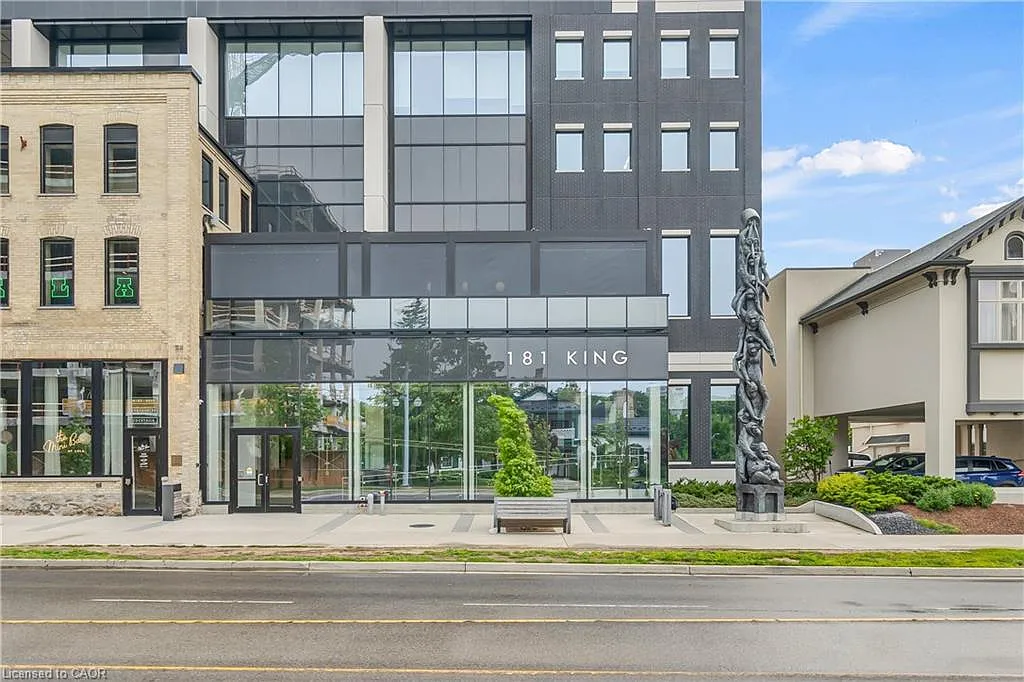1 bed, 1.0 bath, 722 sqft, $2,300 — Photo 2