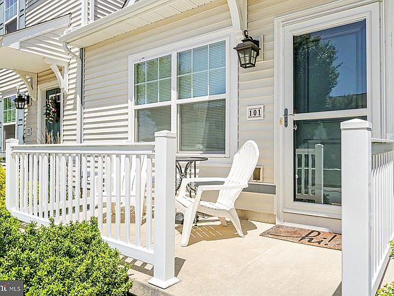 2nd image of 101 Bolton Cir