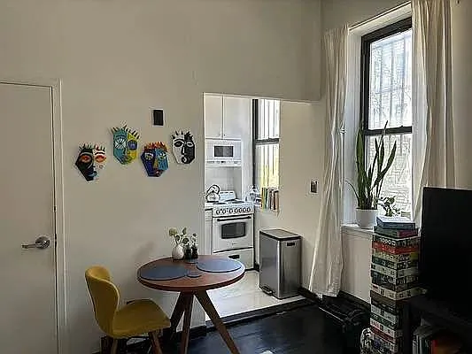 Building Photo - 315 W 46th St #2A