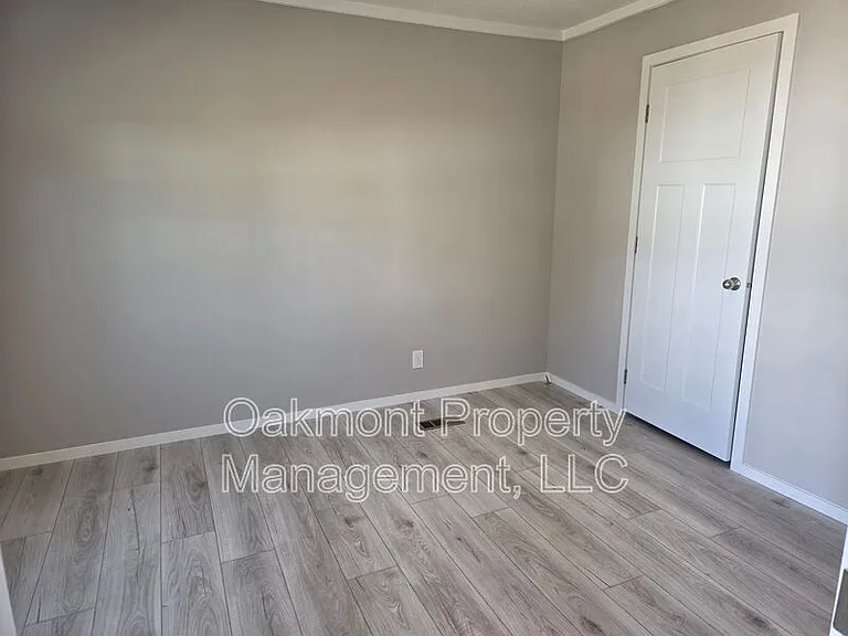 212 Rosewood Ct — Photo 7