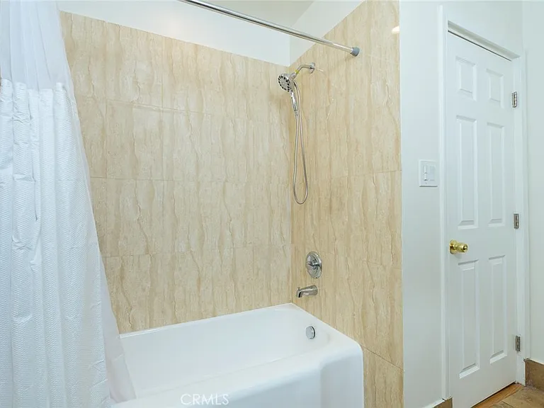 2111 N Verdugo Rd — Photo 33