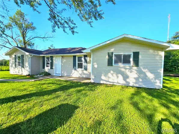 10407 County Road 497, New Bloomfield, MO 65063