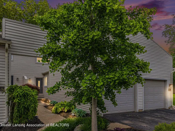 1146 S Ridge Rd, Lansing, MI 48917