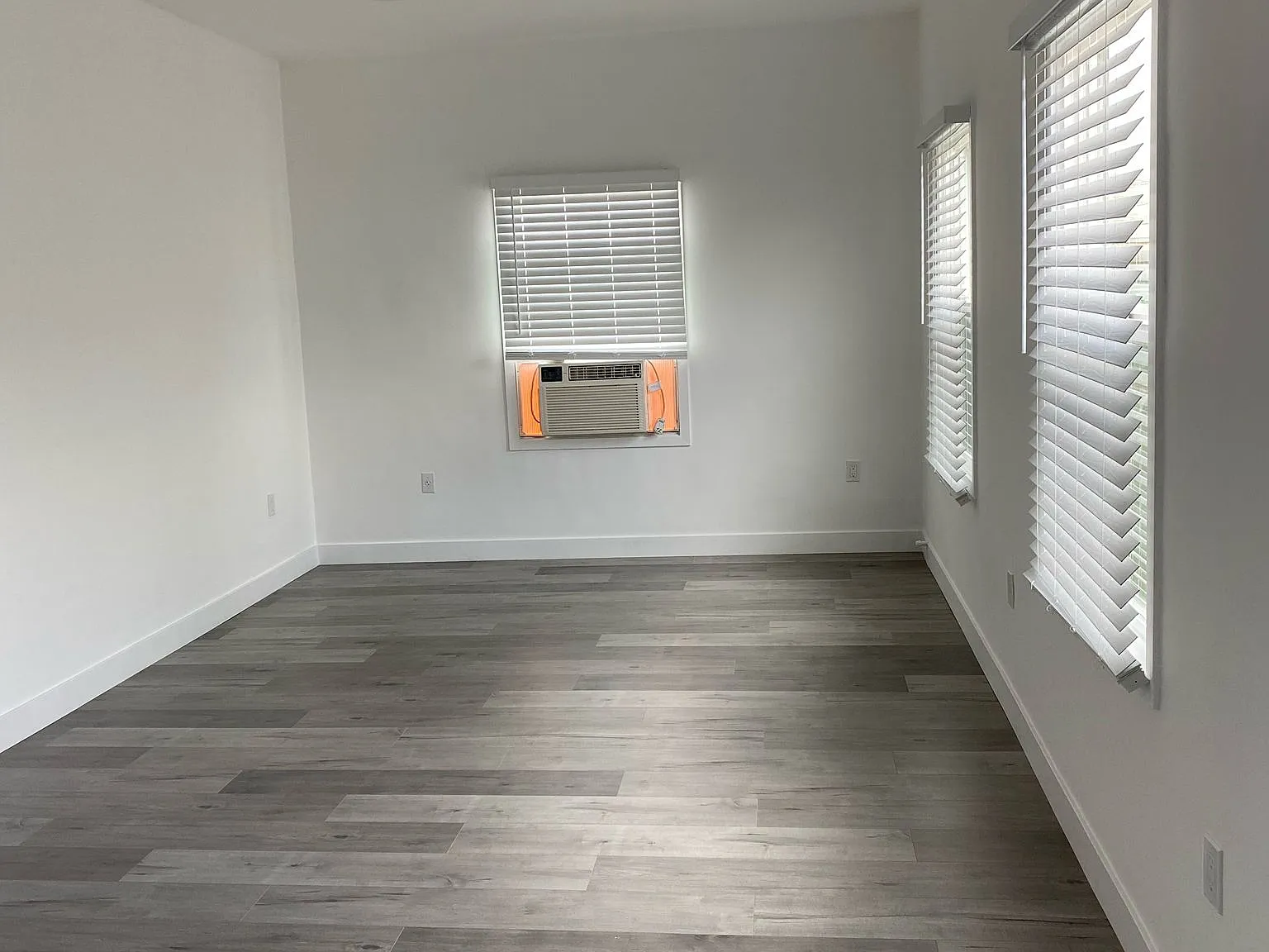 Studio, 450 sqft, $1,900 — Photo 3