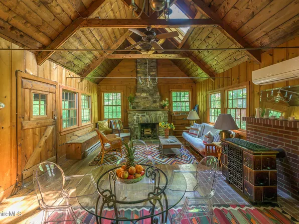 6 Grove Rd, Stockbridge, MA 01262