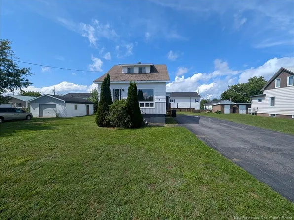 841 Helen St, Bathurst, NB E2A 2E6