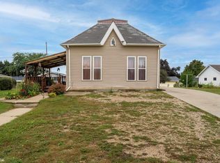 1005 Seymour St, Tama, IA 52339