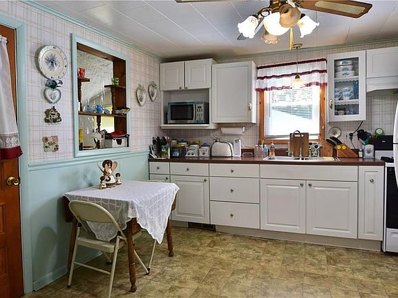3rd image of 2047 Wilson Ave NE