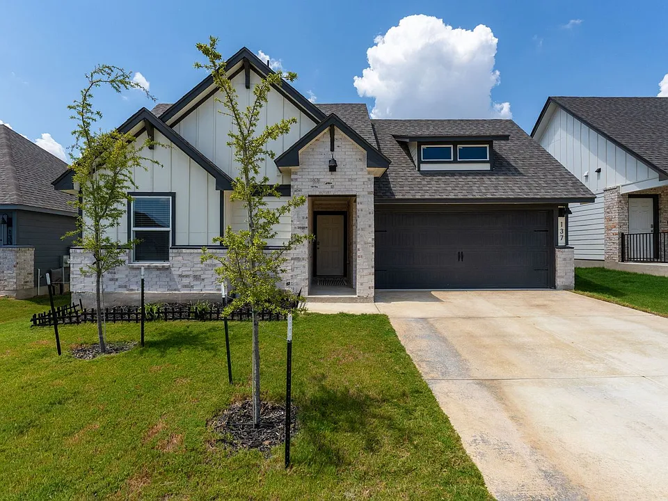 137 Ellenora Dr