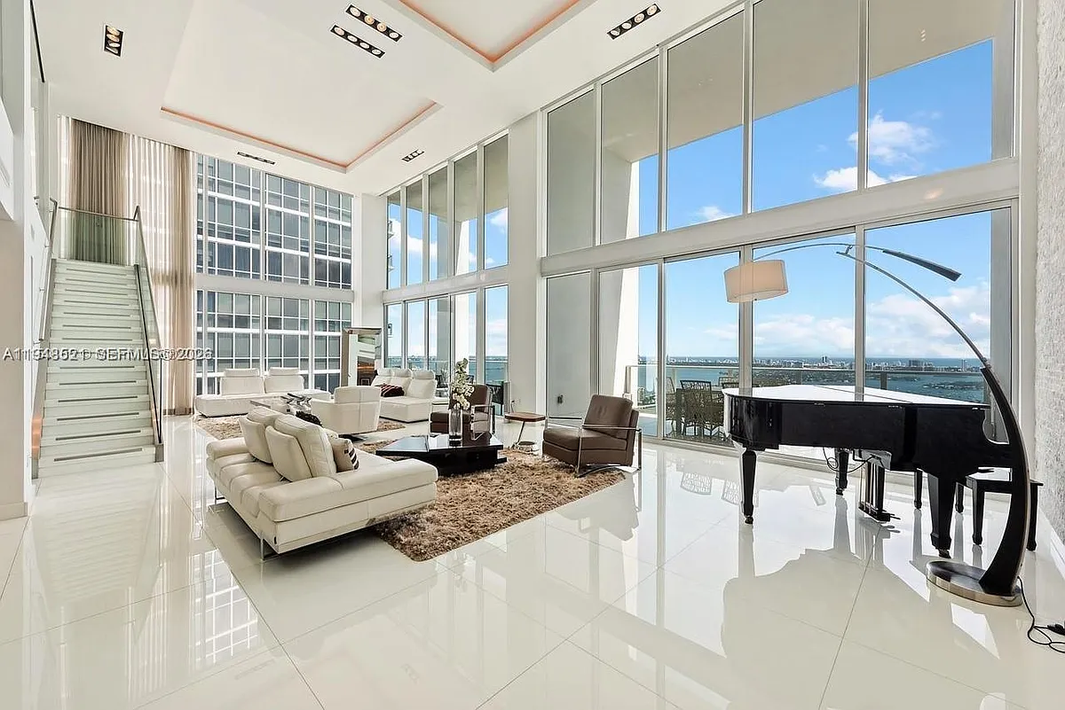 Building Photo - 1040 Biscayne Blvd #4403