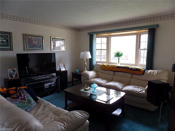 4th image of 3412 Greenview Dr