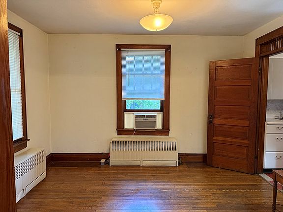 3rd image of 227 Edgewood Dr