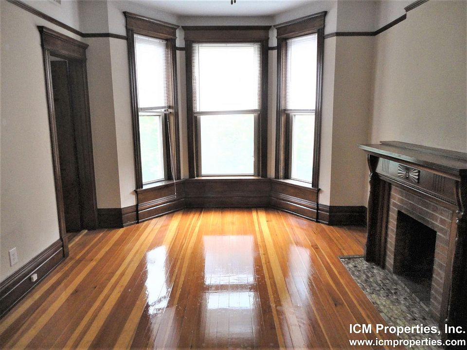 2nd image of 871 W Wellington Ave #3