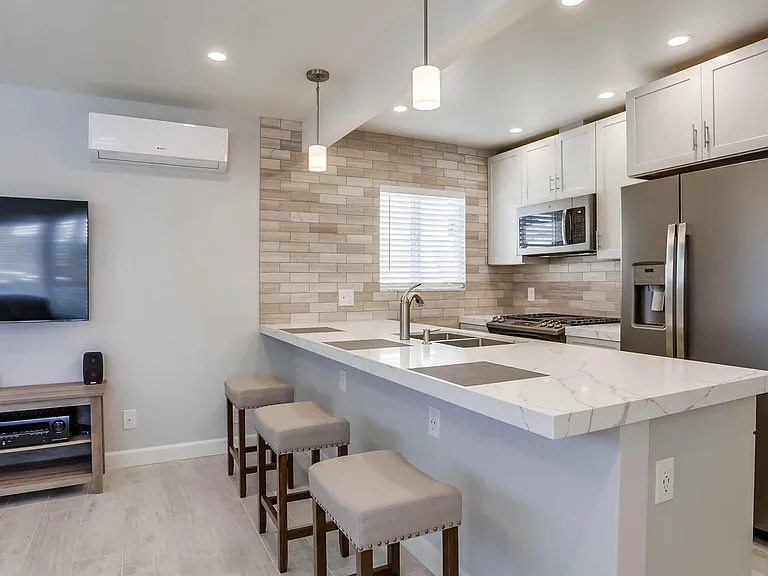 126 W Canada #C — Photo 11