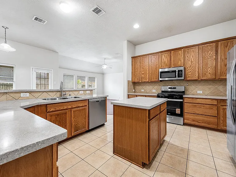 927 Hannah Falls Ln — Photo 11