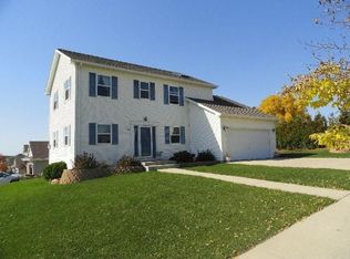 811 Taft Ter, Hartford, WI 53027