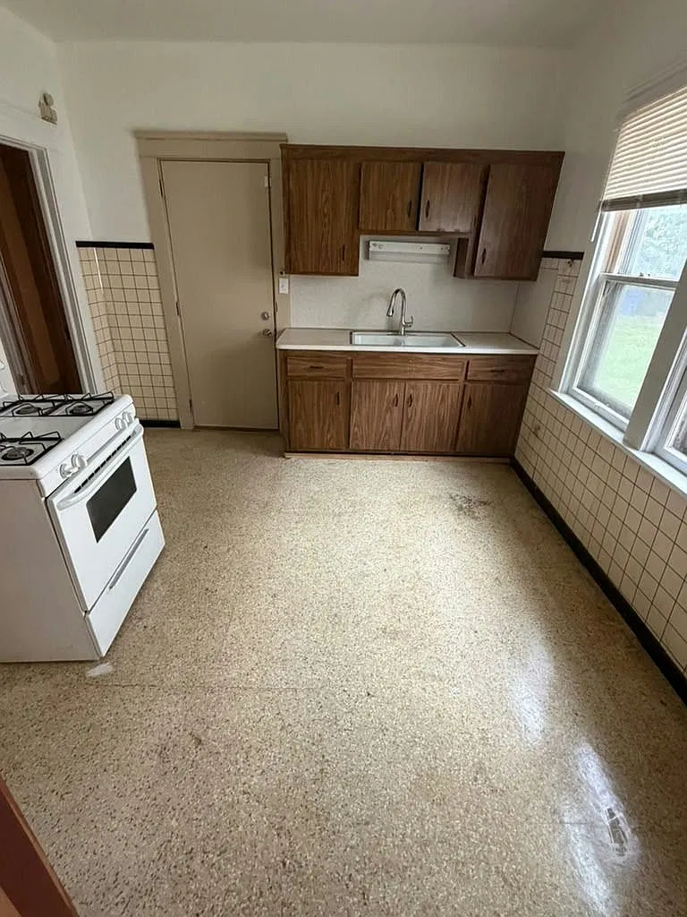 3 bed, $1,100 — Photo 4