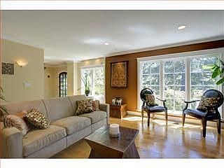 3rd image of 2304 Easton Dr
