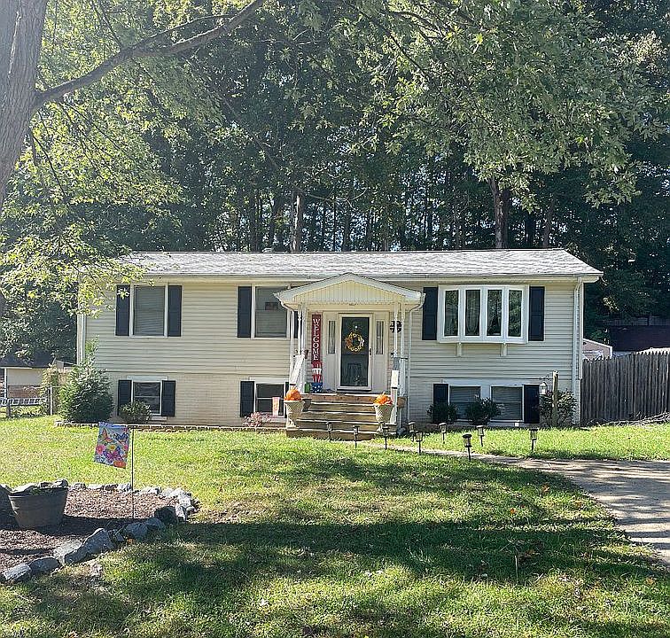 2nd image of 18916 Red Oak Ln