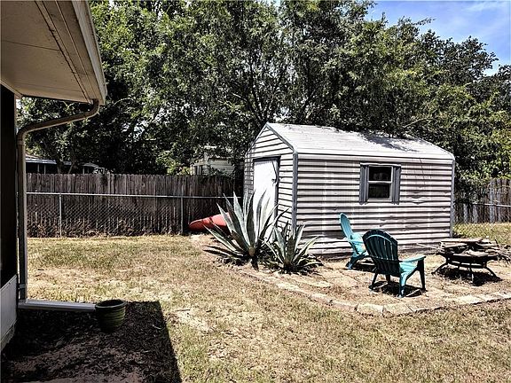 5th image of 101 Cricket Hollow Ln