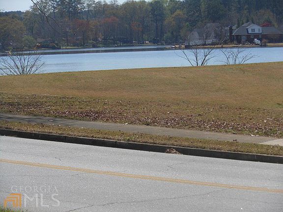 4th image of 709 N Lakeshore Dr