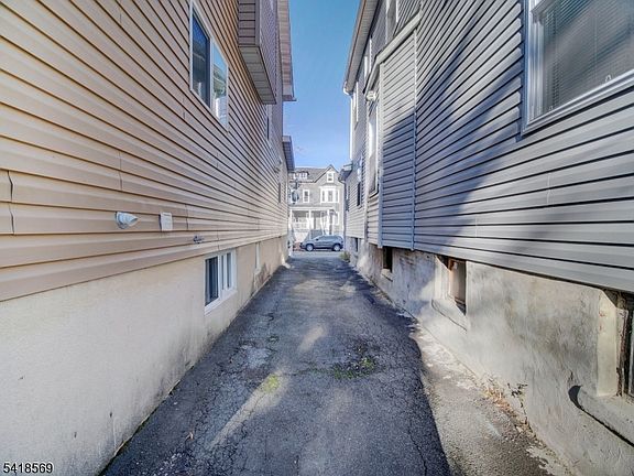 5th image of 76 Amherst St