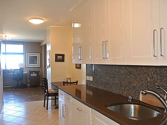 3rd image of 27010 Grand Central Pkwy APT 25L