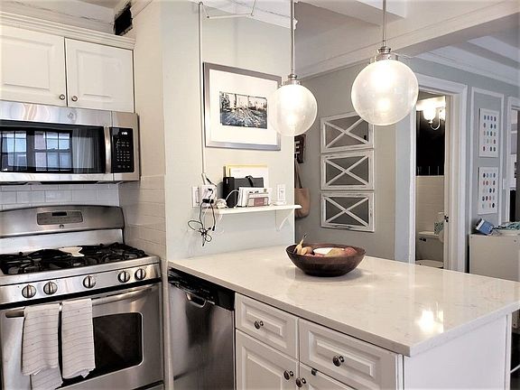 3rd image of 50 W 72nd St #309/310