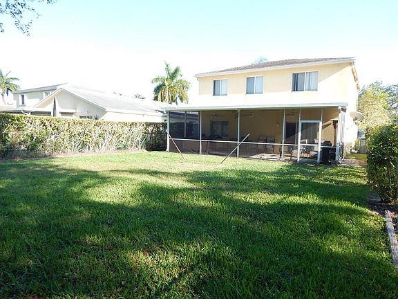 4th image of 4649 SW 12th St