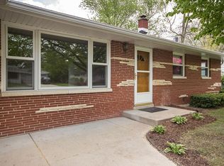 W170N8458 Lloyd Ave, Menomonee Falls, WI 53051