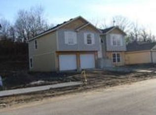 305 Division St, Knob Noster, MO 65336