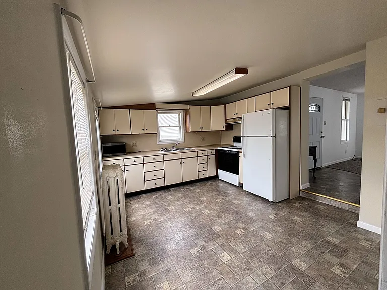 21 S 11th St #UPPER — Photo 4