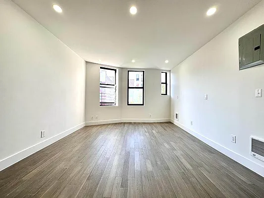 Rented by Zjama Realty Corp | media 2