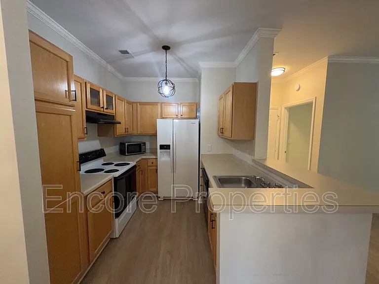 800 W Savannah Ridge Rd #101 — Photo 5