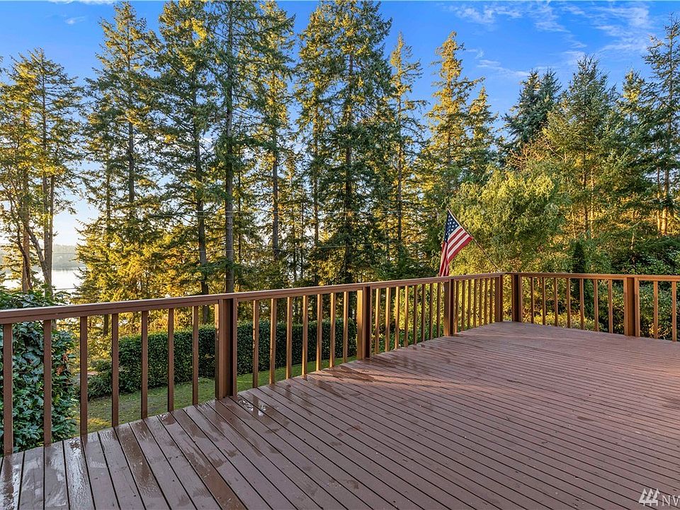 The deck provides options with so much space.